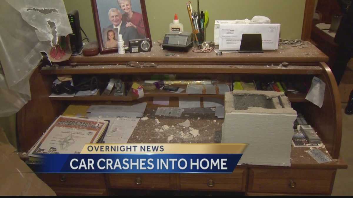 Car crashes into home in Washington, Pa.