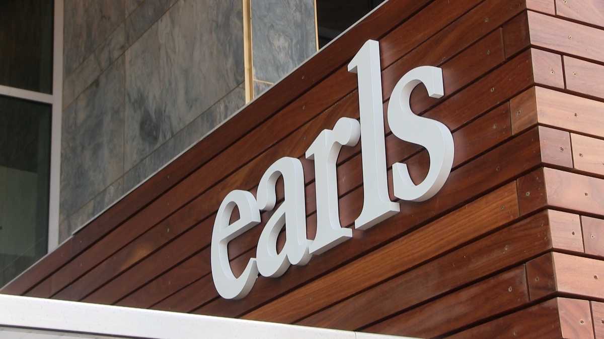 earls kitchen and bar millenia mall