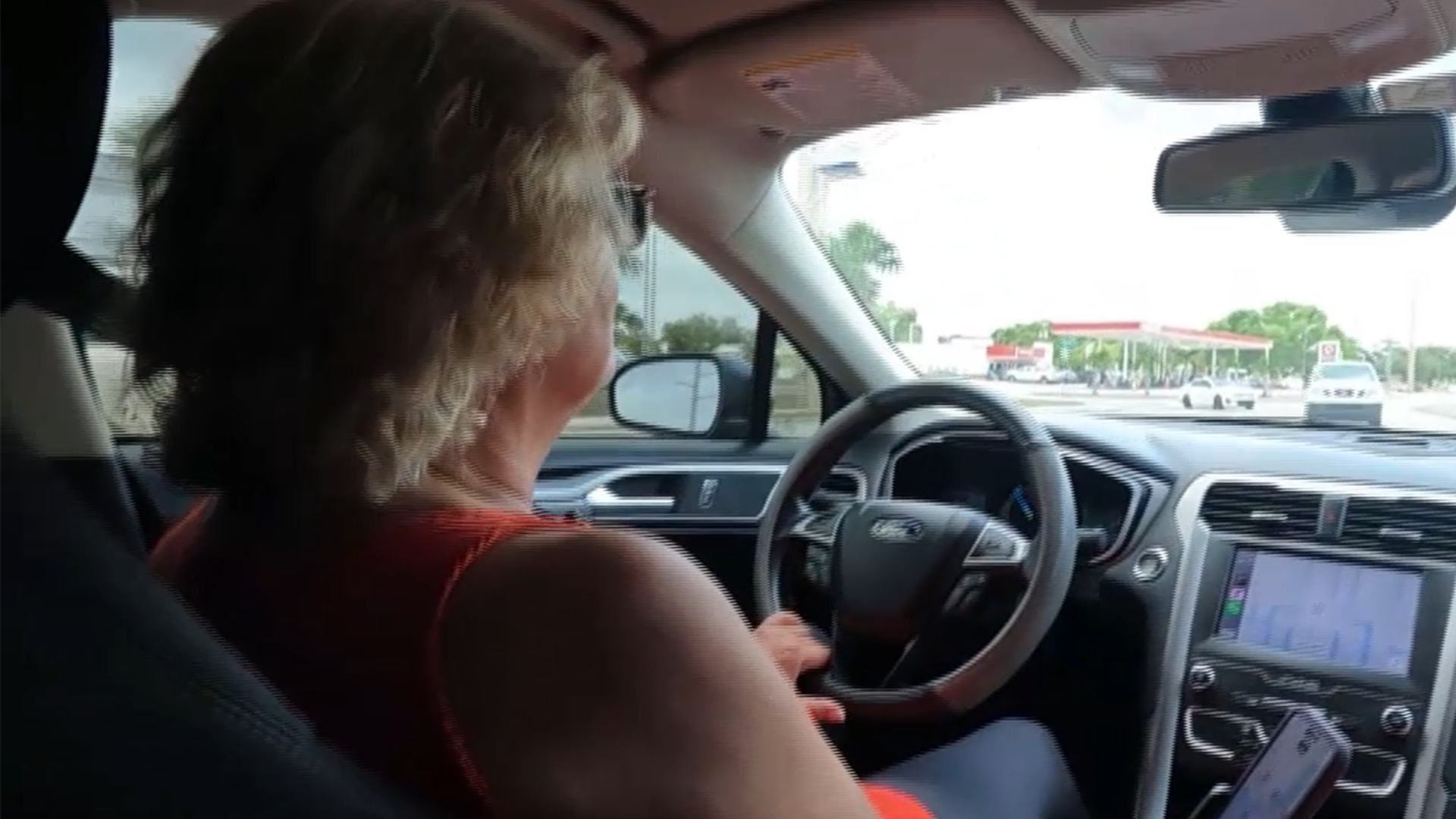 Cape Coral woman among first to graduate college with Uber's benefit program - Vimarsana News