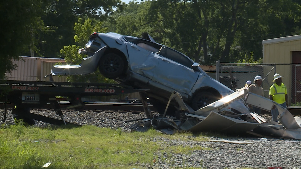 2 injured after Amtrak train, car collide in southwest Birmingham - WVTM