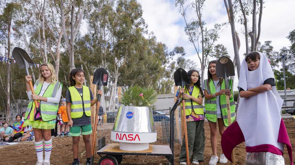 A Southern California school plants a 'Moon Tree' grown with seeds ...