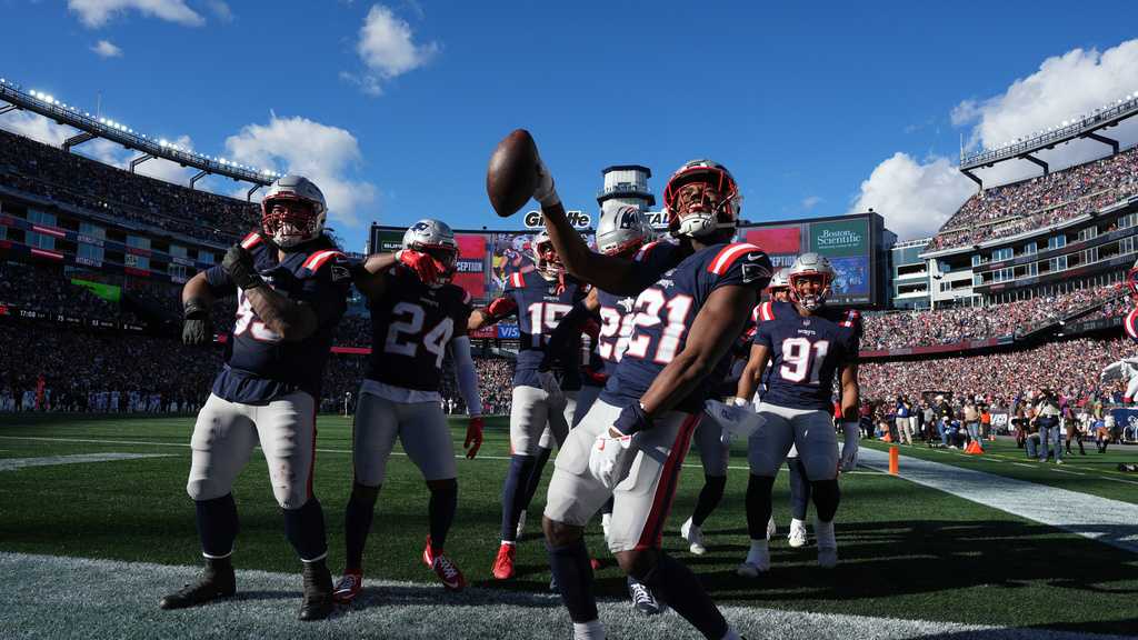 2 Minute Drill: Patriots win 5th straight; fans chant MVP for Drake Maye