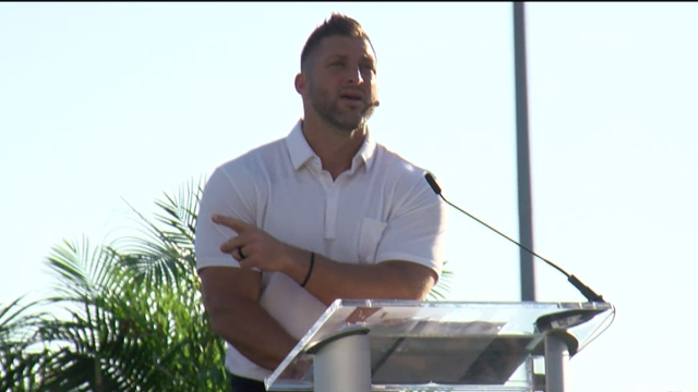 Heisman winner Tim Tebow speaks at National Prayer Day event in Fort Myers - Vimarsana News