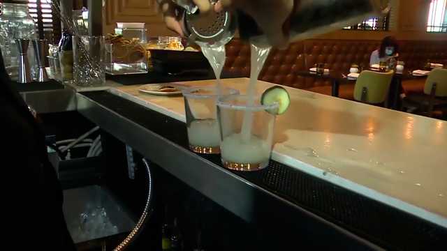 To-go cocktails among Mass. pandemic-era policies set to expire - Vimarsana News