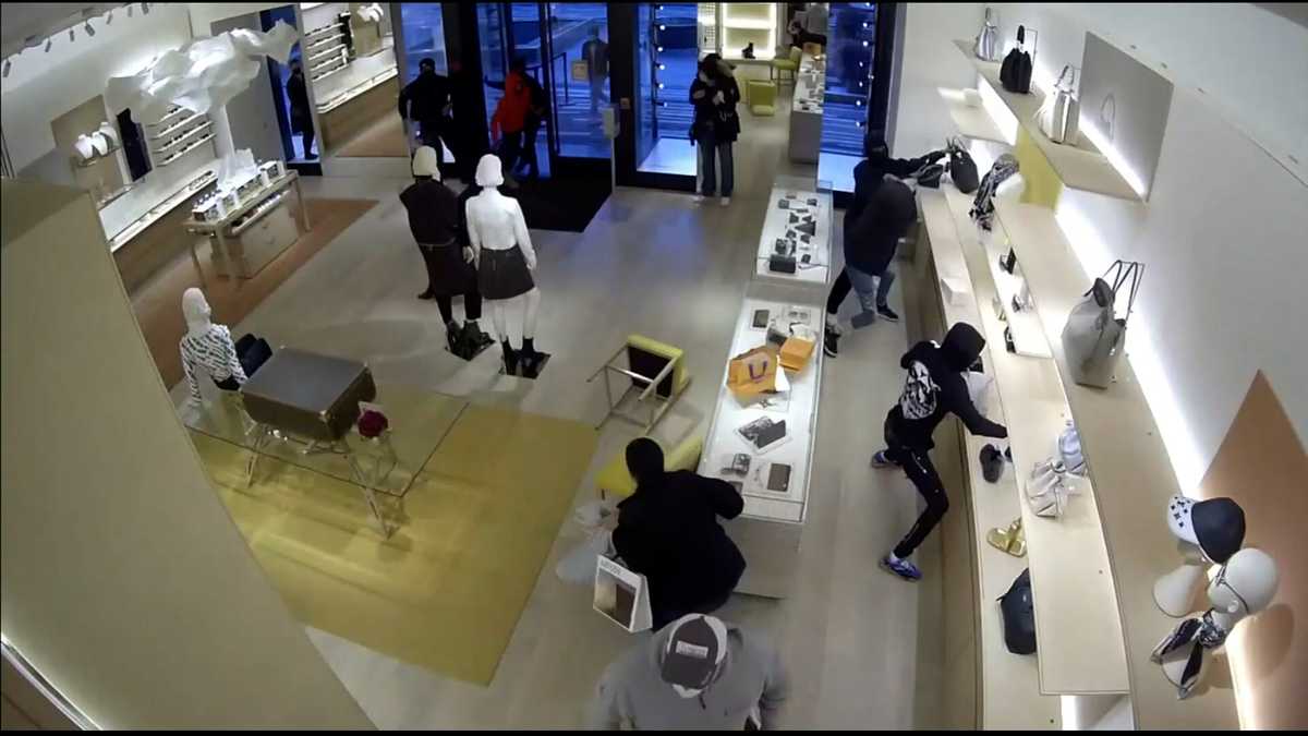 All 3 suspects in Walnut Creek Nordstrom theft out of custody