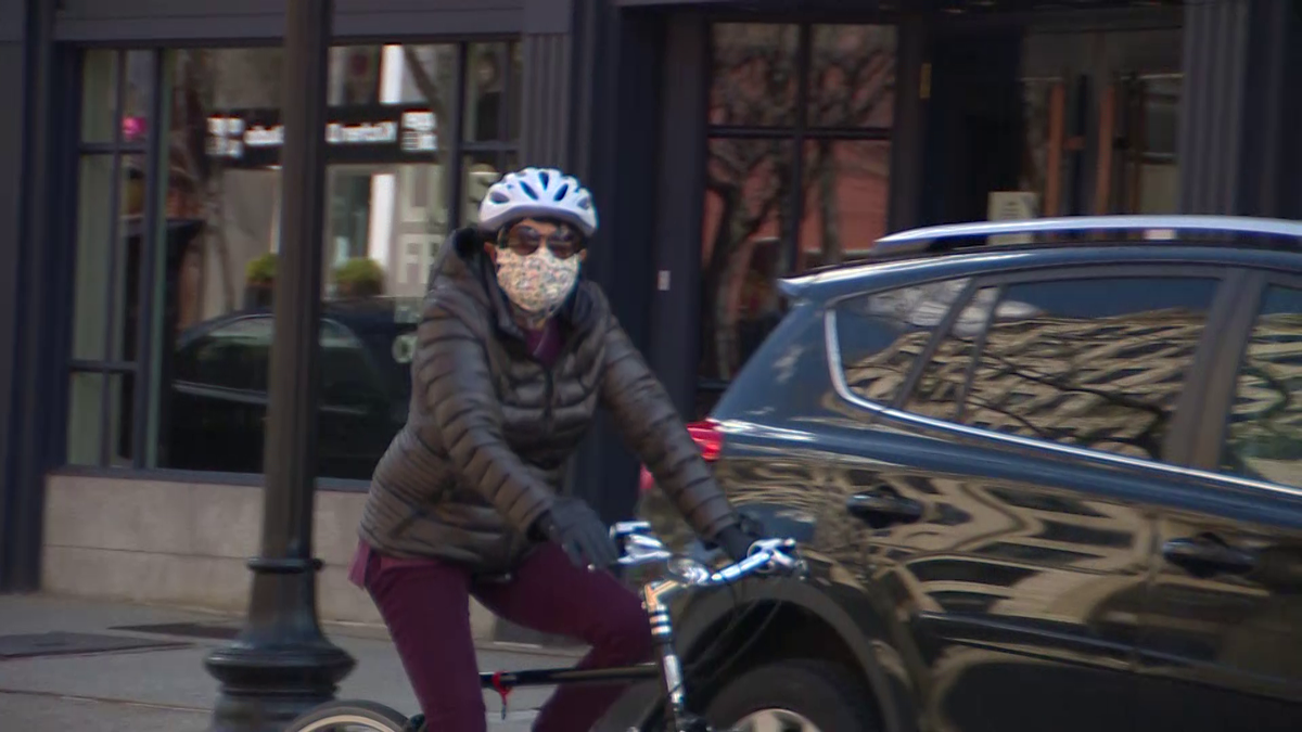 How to properly wear face mask during coronavirus pandemic