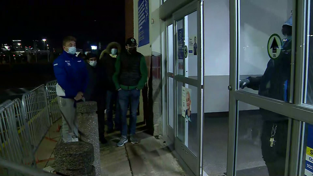 Black Friday shoppers hunt for deals as pandemic's impact lingers - Vimarsana News