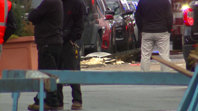 Multiple vehicles damaged by exploding manholes in Boston - Vimarsana News