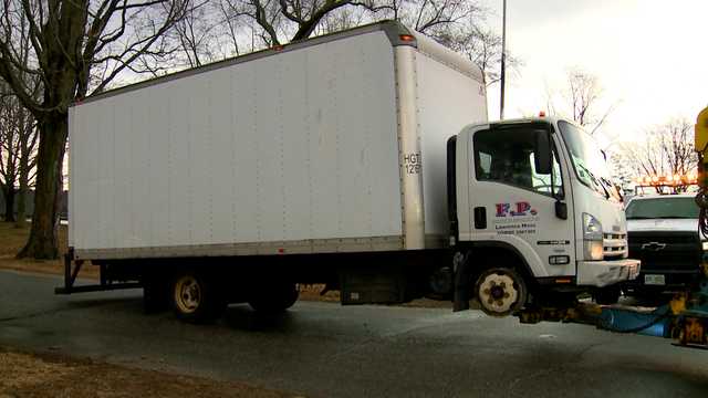 3 from Mass. lead police on chase from Maine to NH in box truck - Vimarsana News