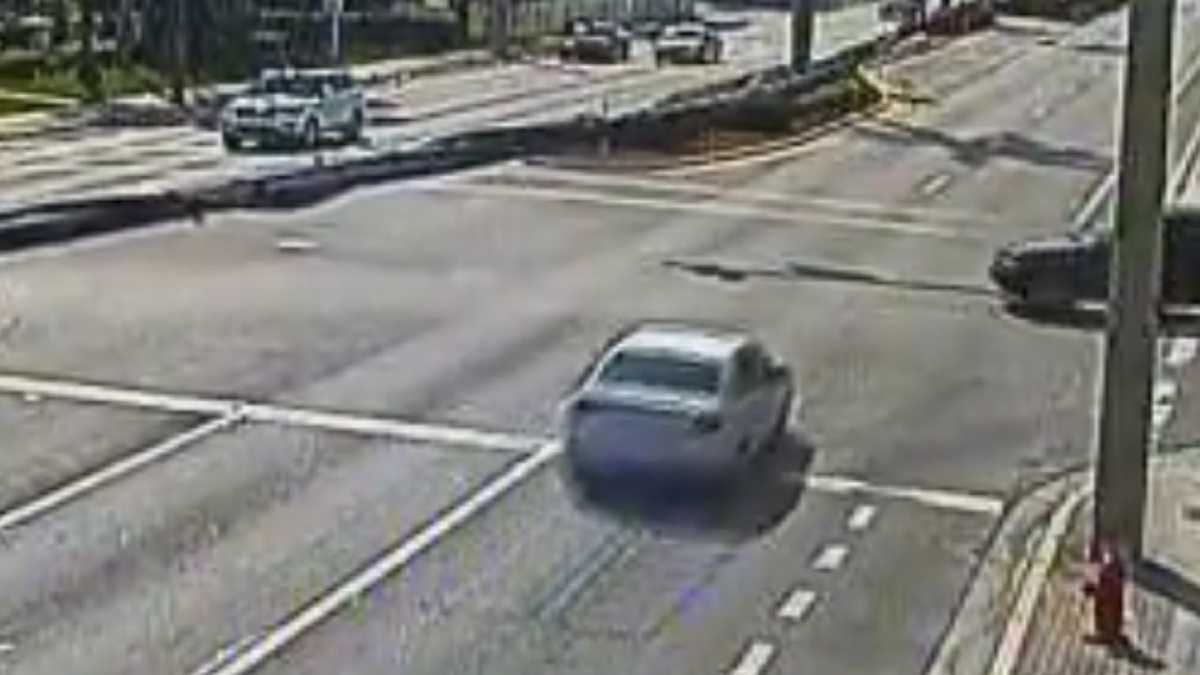 Car Blows Through Red Light Crashes Into Suv