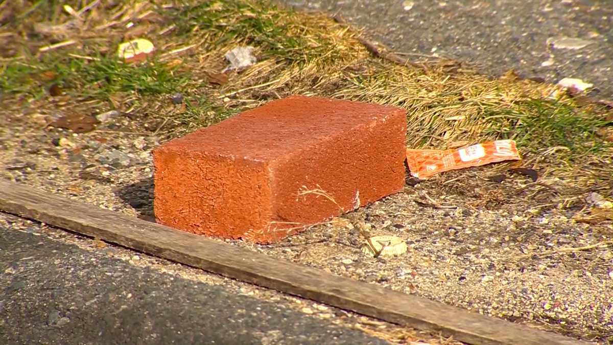 Police 4 teens face charges after throwing bricks at moving cars in