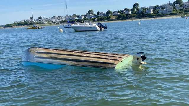 Pregnant woman, toddler among 5 rescued in Ipswich after boat capsizes - Vimarsana News