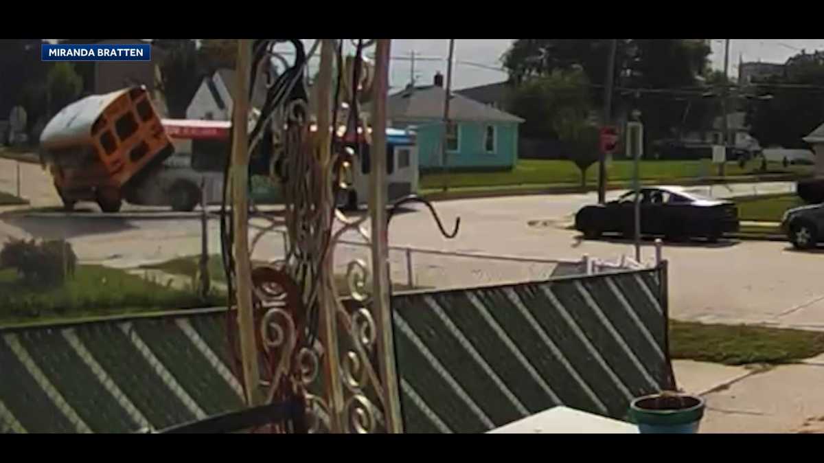 Caught on Camera: School and city bus crash in Racine; no students ...