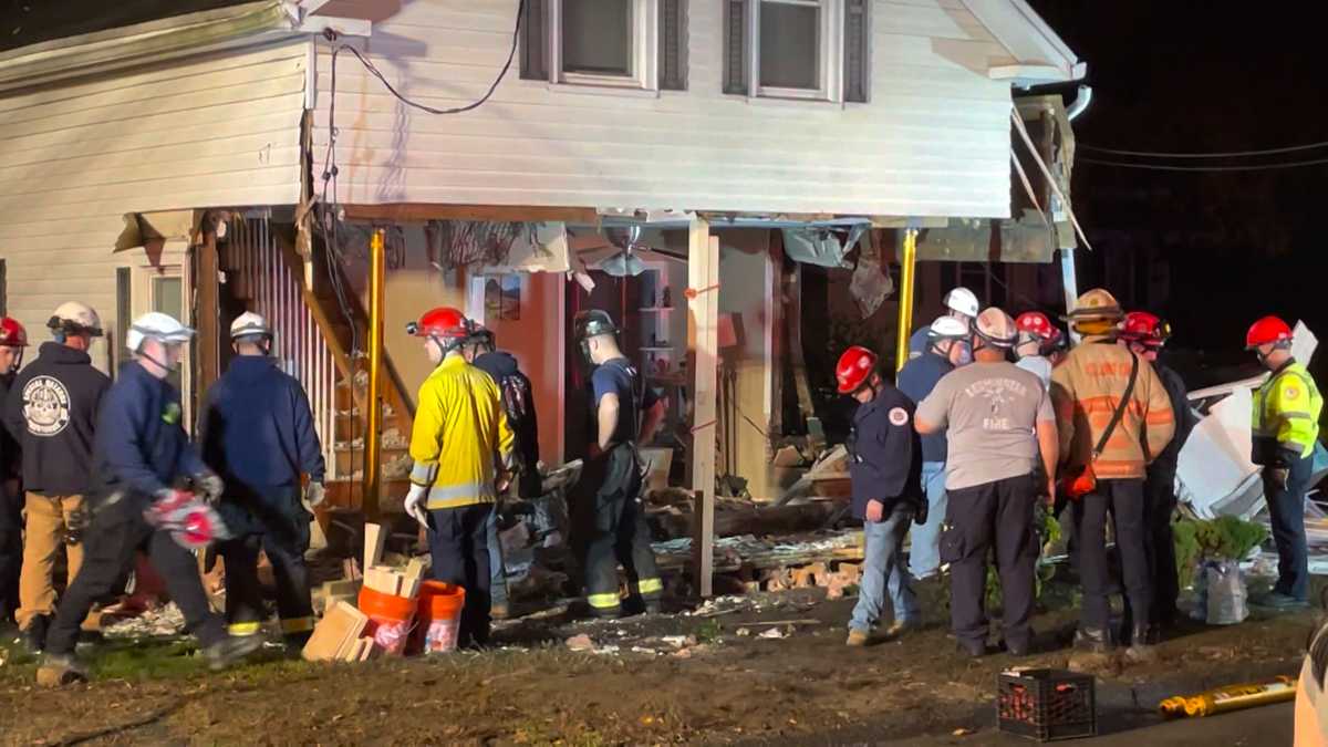 Car crashes through home in Clinton while fleeing from police