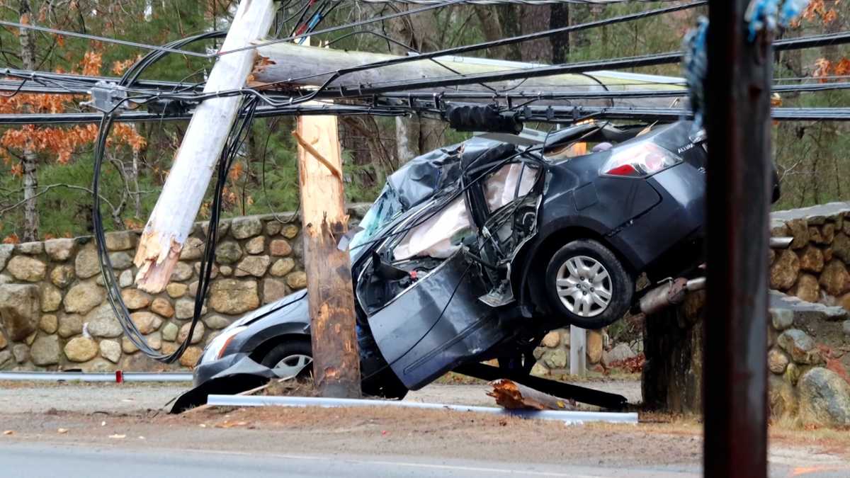 Crash into utility pole in Carver leaves Massachusetts woman dead – WCVB Boston