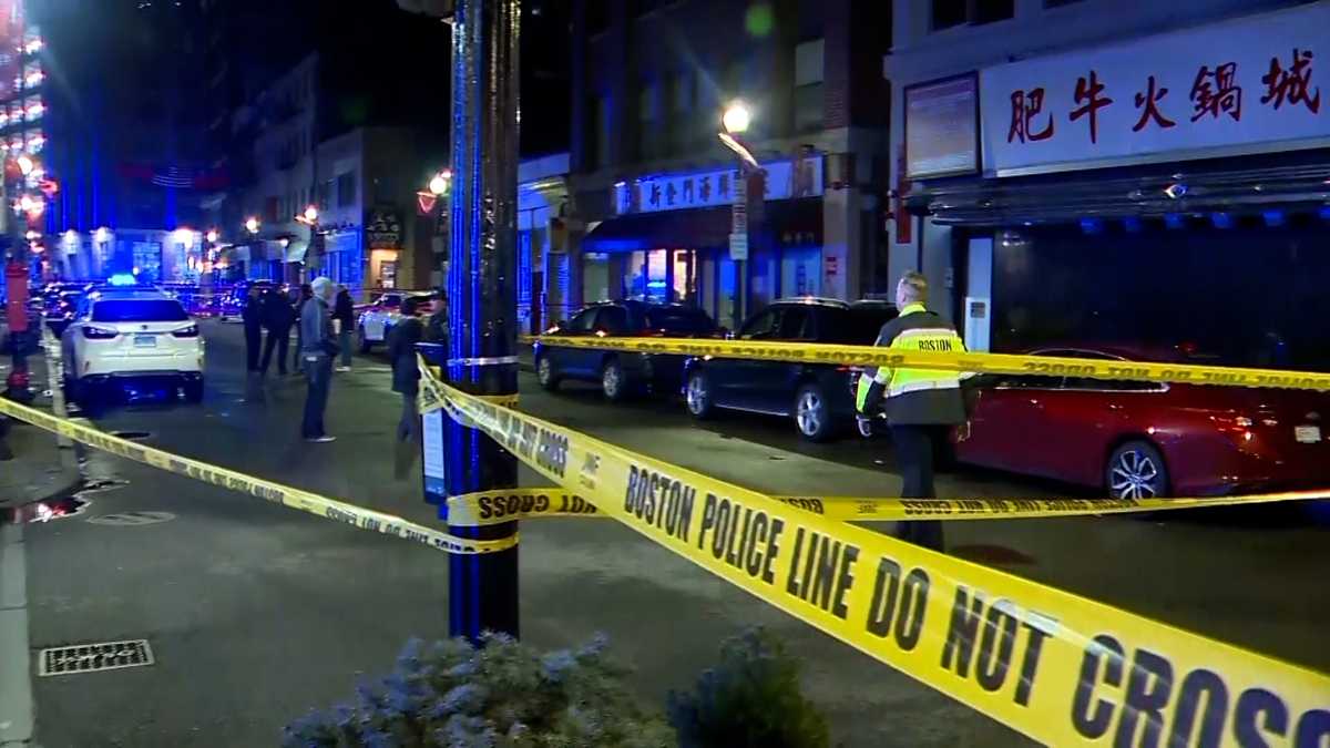 2 men critically injured in Chinatown shooting