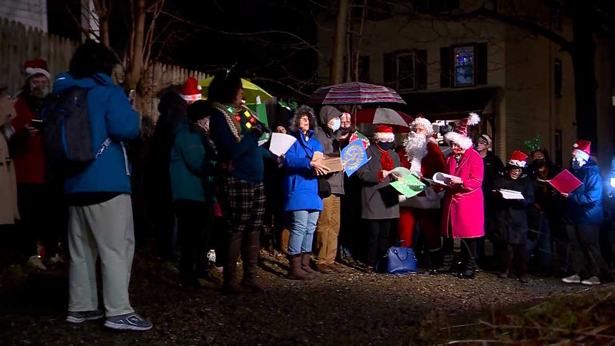 Neighbors, strangers gather to sing Christmas carols for cancer patient ...