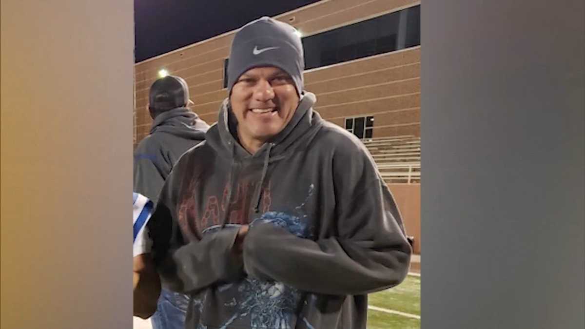 Dad dies after falling from roof while hanging Christmas lights