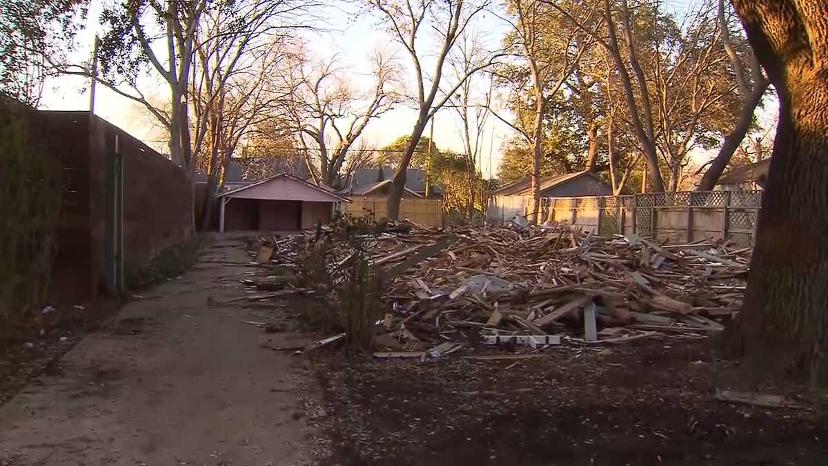 Whoops! Demolition company accidentally tears down wrong house