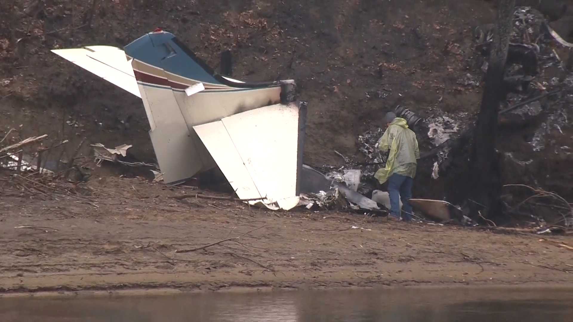 Pilot flying medical supplies killed in New Hampshire plane crash near airport