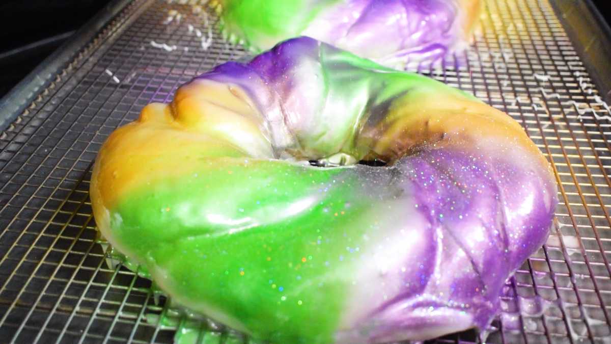 This glittery, glazed king cake is the best way to celebrate Mardi Gras