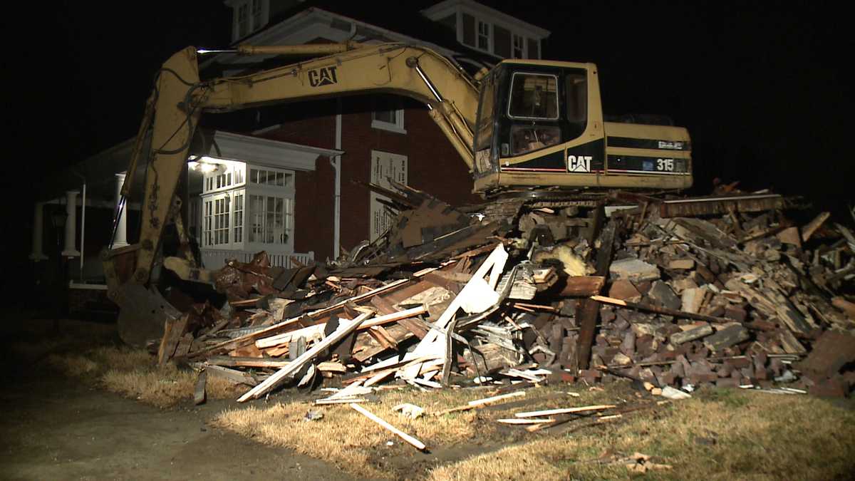 Abandoned York home torn down after fire damages it overnight