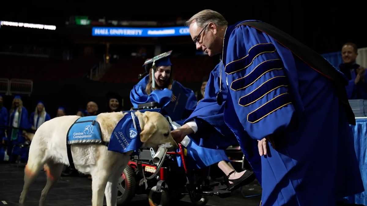 These sweet graduation moments will melt your heart