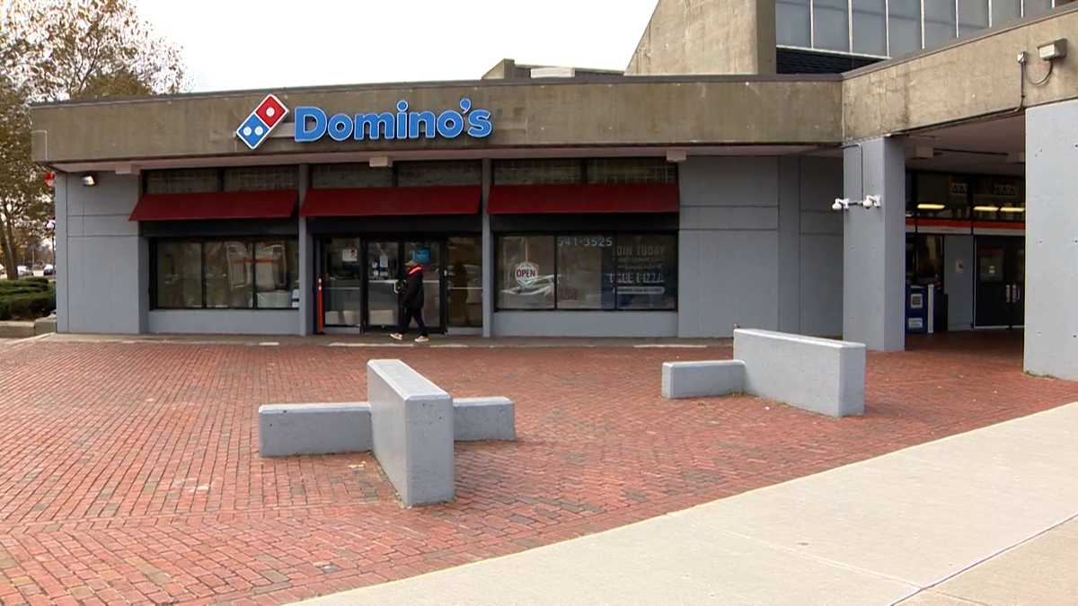 多米诺披萨员工在罗克斯伯里被刺伤，生命受到威胁