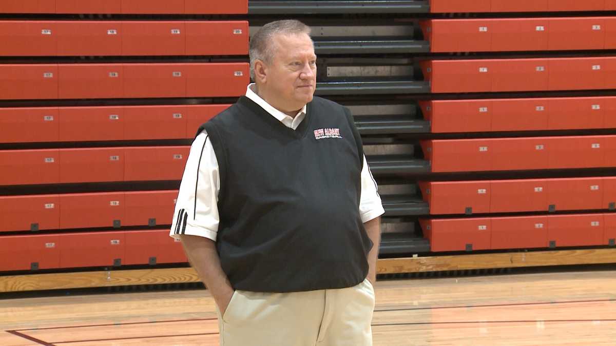 Longtime New Albany High School athletic director to retire