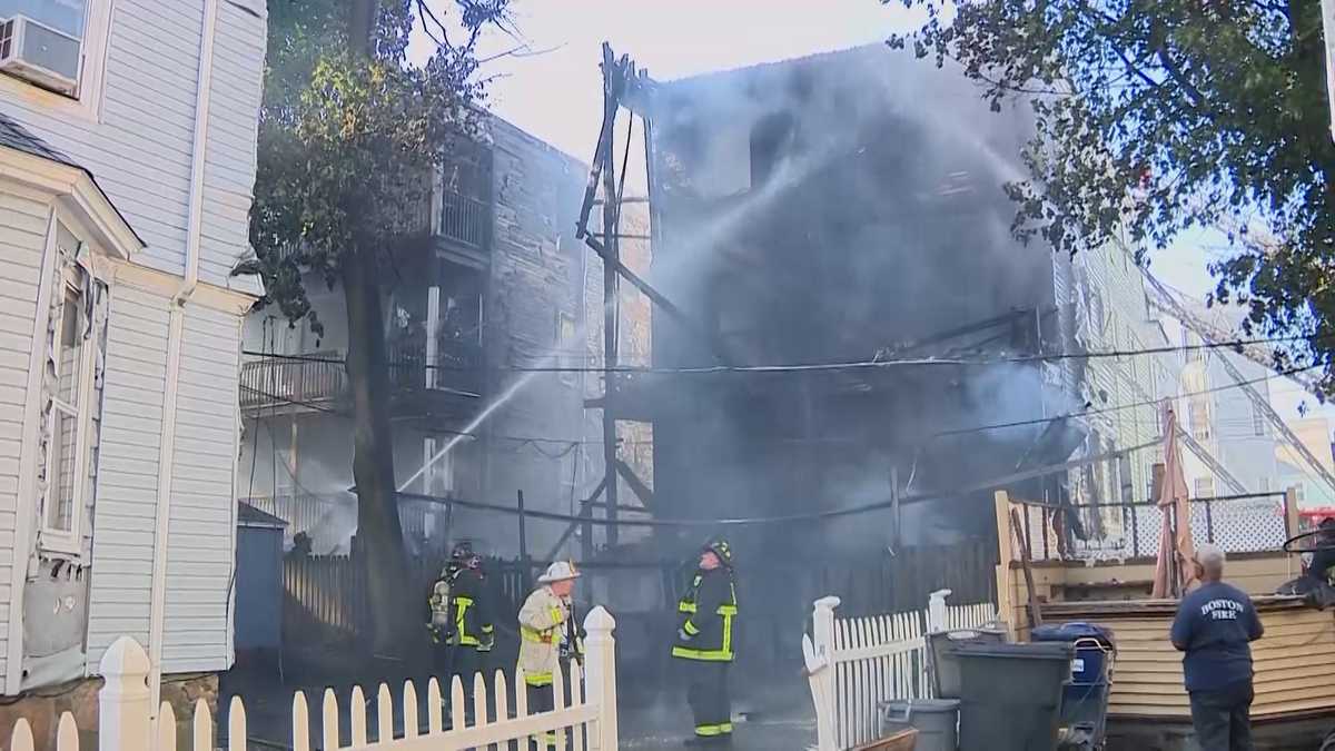 Fire damages 5 homes, displaces 35 people in Dorchester