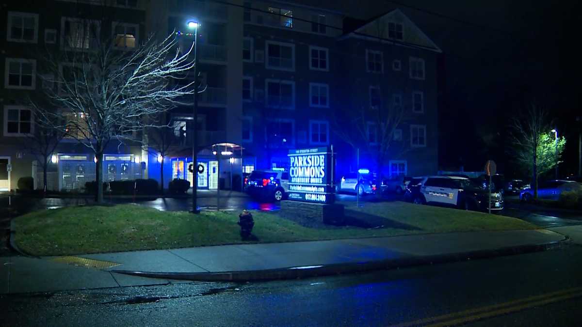2 stabbed, one dead, at Chelsea apartment complex