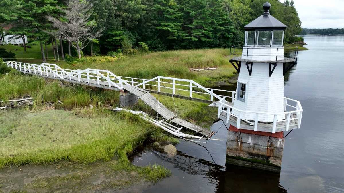 Victim of Maine lighthouse walkway collapse urges caution