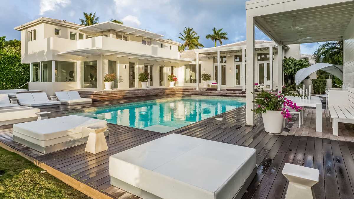  Dream  House  of the Week Shakira s Miami Beach  waterfront mansion