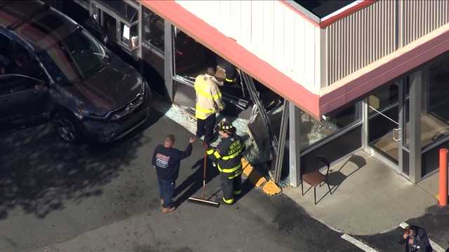 Driver causes crash that injured multiple at Dunkin' in Revere - Vimarsana News