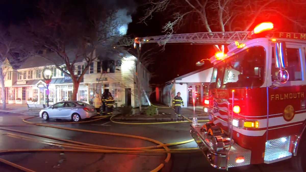 Unfolding Disaster: Massive Fire At Main Street Restaurant – Historic Buildings Involved! - gr0tb9t