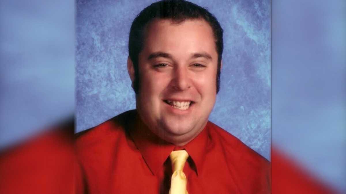 School creates scholarship for teacher who died due to COVID19