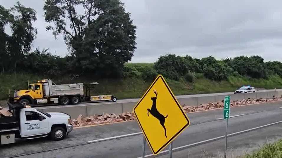 4 injured after tractor-trailer crash spills thousands of hot dogs on I-83 in York County