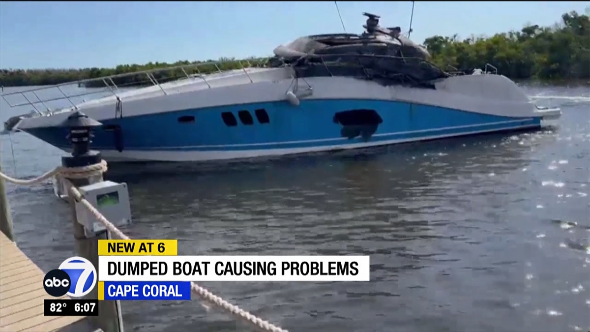 Abandoned yacht crashes into boats, docks in Cape Coral - Vimarsana News