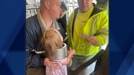2-year-old girl gets head stuck in cake pan - Vimarsana News