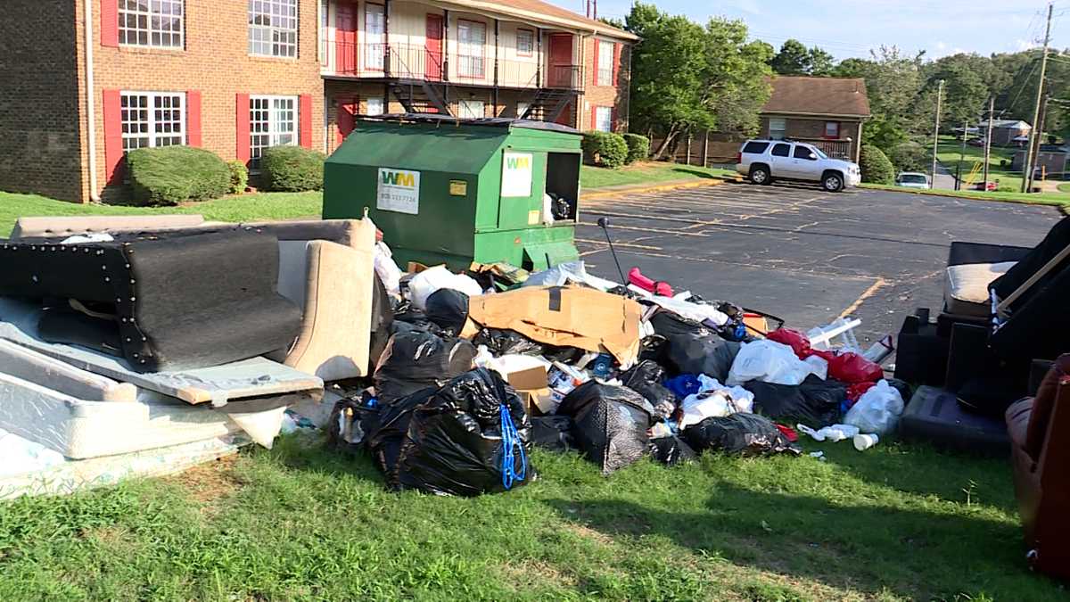 Fairfield residents concerned about trash eyesore at Chateau at Glen
