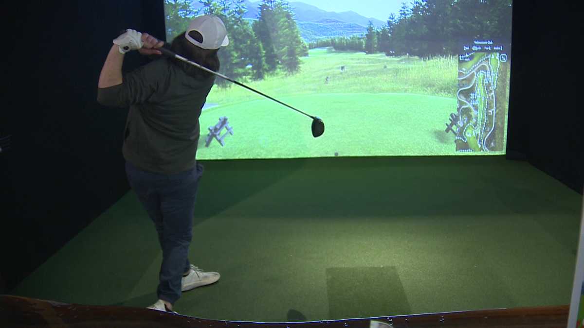 New indoor golf location opens in Braintree's South Shore Plaza