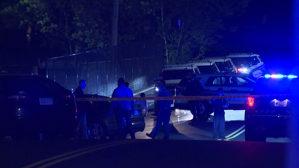 1 dead, 1 injured in shooting in Hyde Park