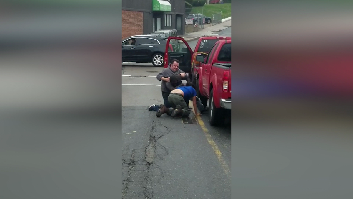 Apparent road rage fight in Hyde Park caught on camera