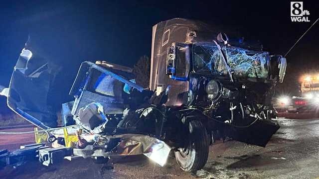 Tractor-trailer crashes, spills oil - Vimarsana News
