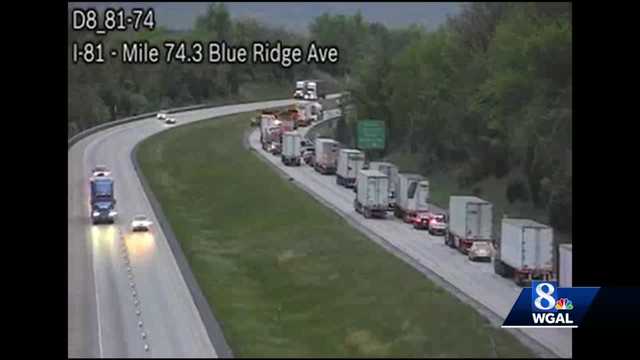 Tractor-trailer spills mulch all over I-81 in Dauphin County, pA. - Vimarsana News