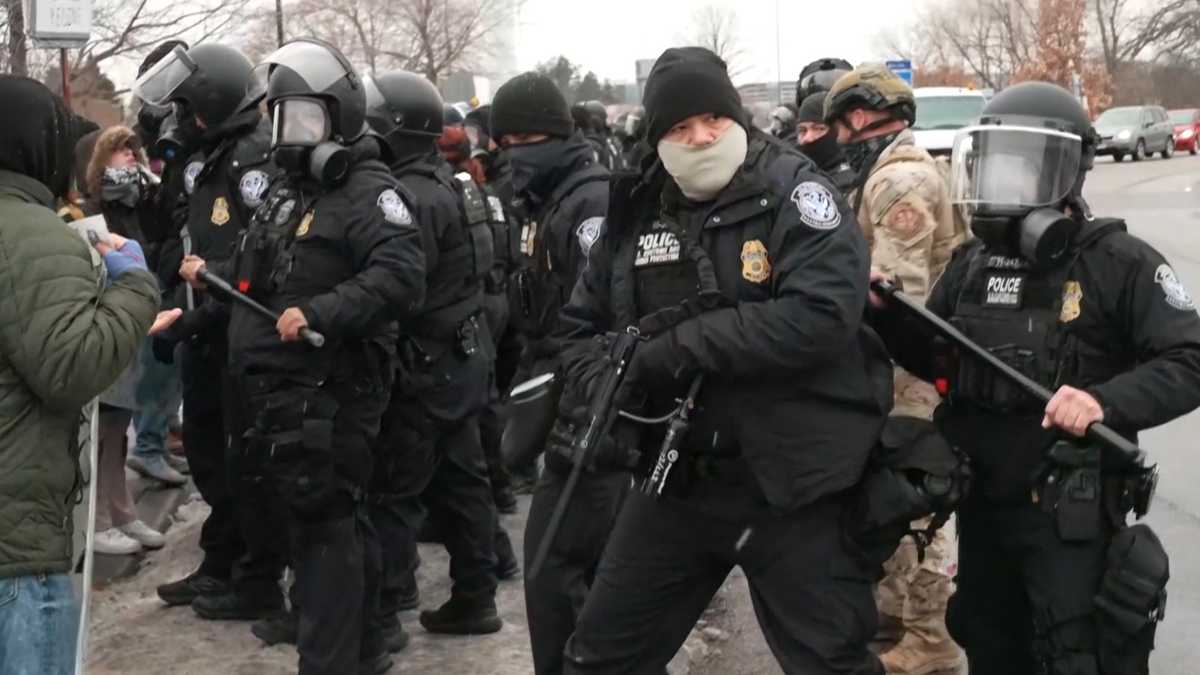 With DHS funding set to expire, what are Democrats and Republicans demanding?