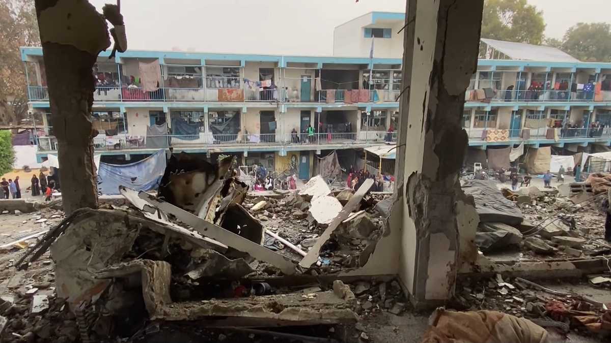 Israeli strikes in Gaza kill more than a dozen as health workers press on with polio vaccines