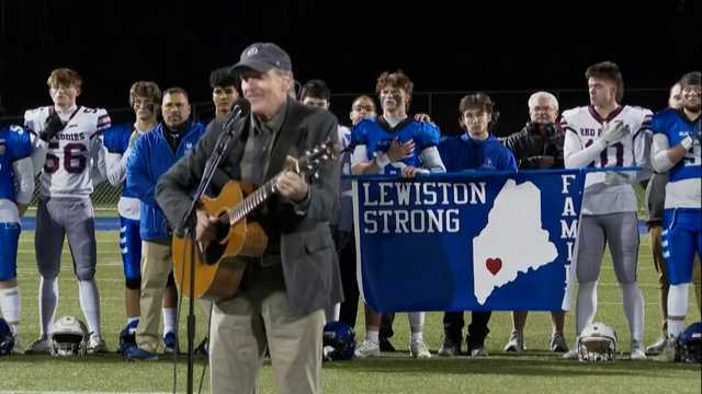 James Taylor sings at Maine high school football game after mass shootings - Vimarsana News
