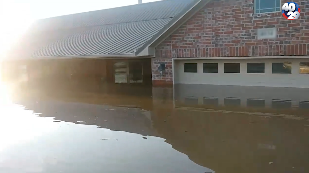 VIDEO Water rises around home in Lavaca