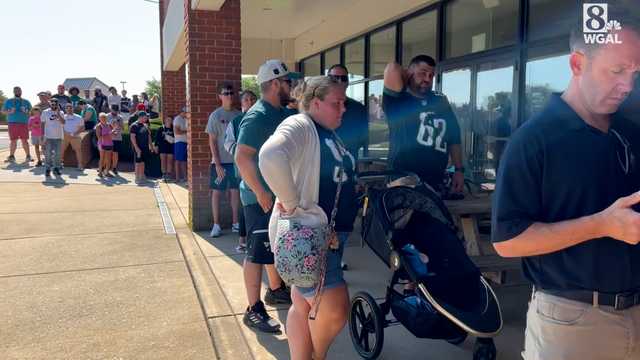 Eagles fans line up to snag retro-style jerseys at the official